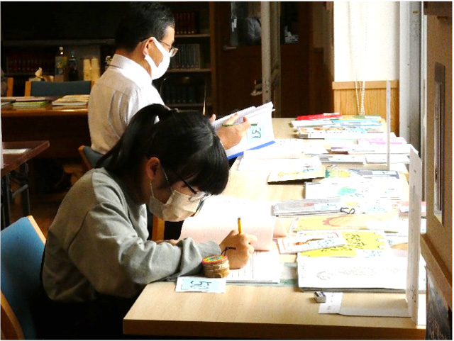 令和4年10月15日（土）開催　第一次審査会の様子